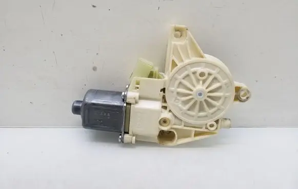 Mercedes-Benz E W212 Front door window regulator motor A2048200242 0130822502