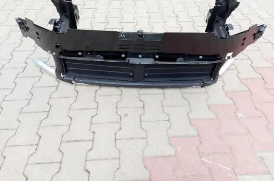 BMW iX1 Radiator trim 7011122