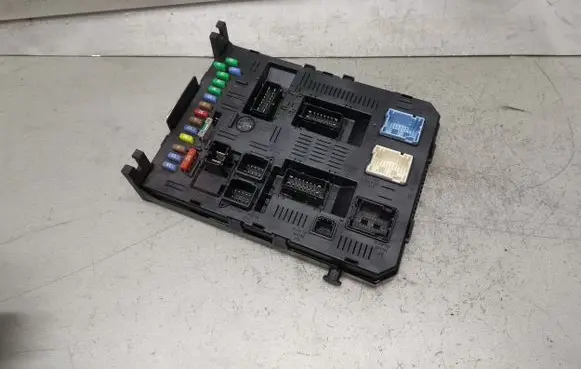 Peugeot 307 Fuse module 9660105680