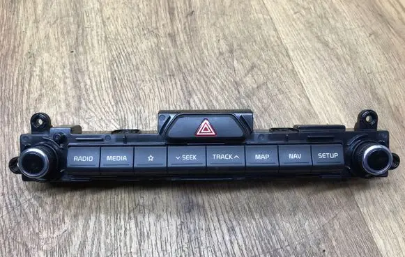Head unit multimedia control