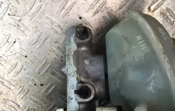 Audi A6 S6 C5 4B Master brake cylinder