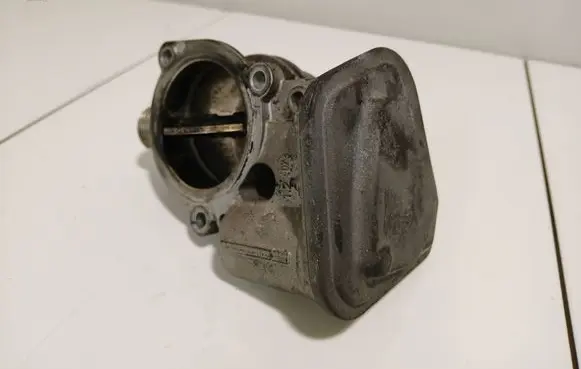 BMW 1 E81 E87 Throttle body valve 