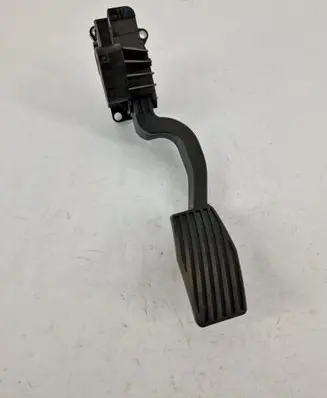 Opel Corsa D Accelerator throttle pedal 55702020