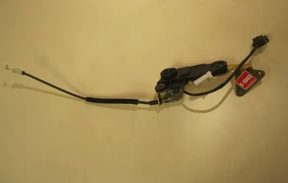 Volkswagen PASSAT B5.5 Tailgate exterior lock 3B9827297A