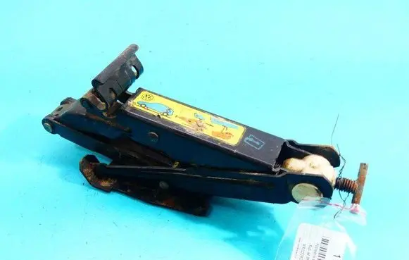 Audi A4 S4 B5 8D Lift Jack 357011031B IMPRK1290964