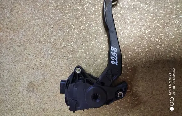 Renault Master III Accelerator throttle pedal 180107523R