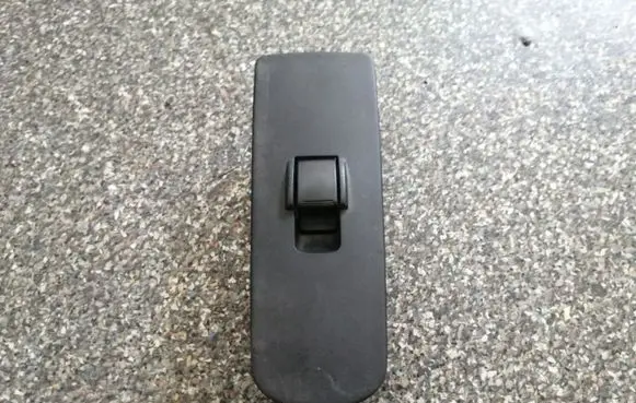 Mitsubishi Colt Electric window control switch MR587944