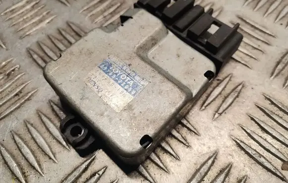 Lexus RX XU10 Heater blower fan relay 8716522050