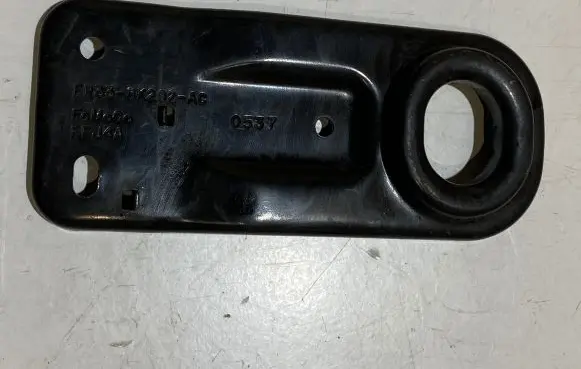 Ford Mustang VI Radiator mount bracket FR338K202AC