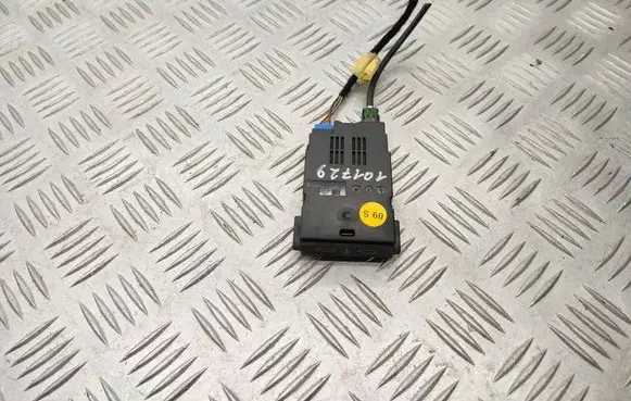 Volkswagen T-Roc USB socket connector 2G6035700