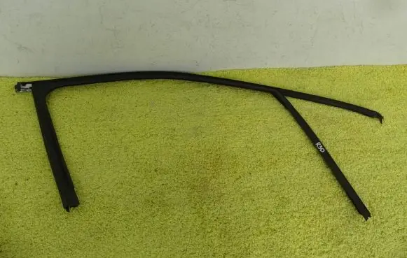 Volkswagen Caddy Rubber seal front door window/glass 7P0837431H