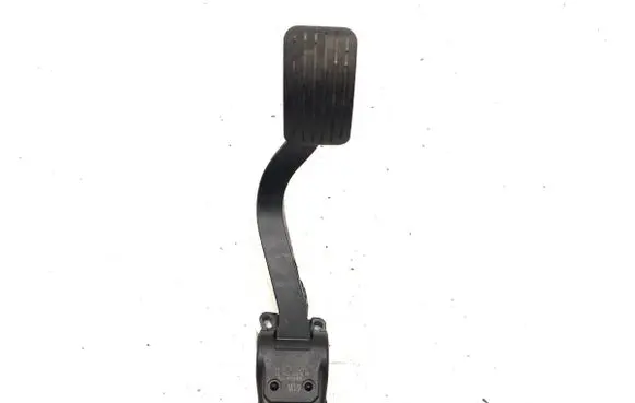 Accelerator throttle pedal
