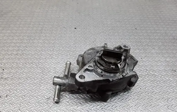 Mitsubishi Lancer VIII Vacuum pump