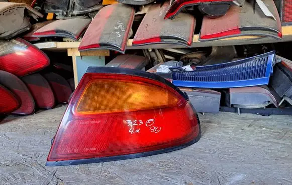 Mazda 323 F Rear/tail lights 0431439