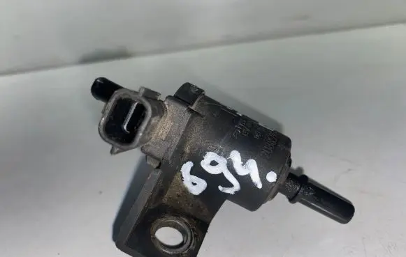 Nissan Juke I F15 Valve vacuum 208859042