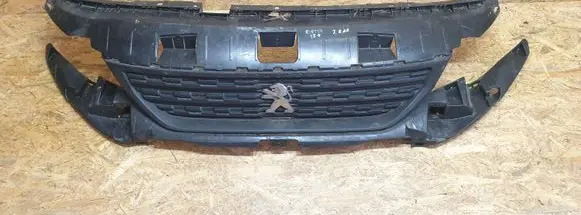 Peugeot Rifter Front bumper upper radiator grill