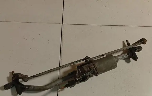 Skoda Fabia Mk2 (5J) Front wiper linkage and motor 