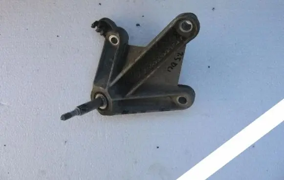 Renault Megane II Gearbox mounting bracket