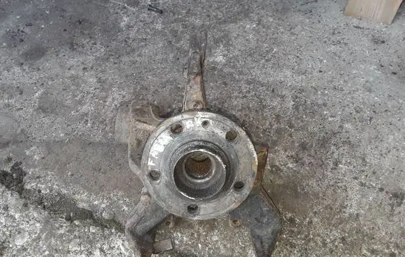 Skoda Fabia Mk1 (6Y) Front wheel hub NOCODE