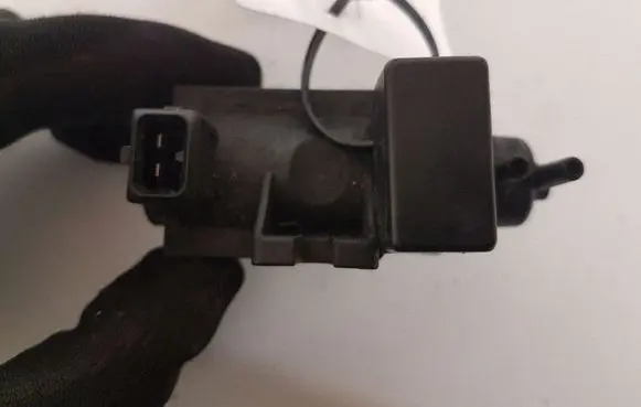 BMW 5 E39 Turbo solenoid valve 72279600 2247906