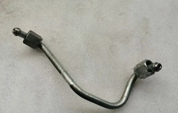 Fuel injector supply line/pipe