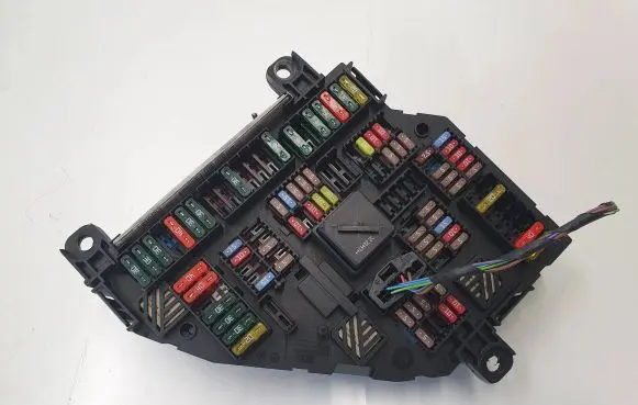 BMW 5 F10 F11 Fuse module 9264923 05222048 131113
