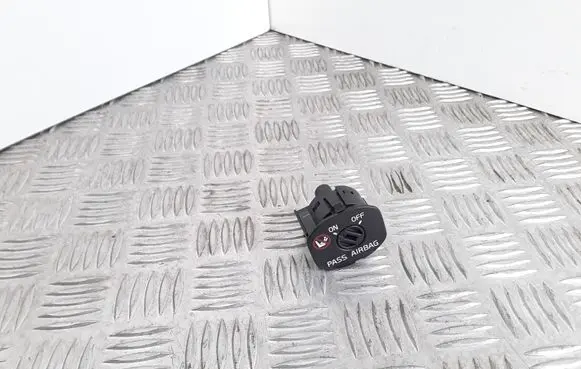 Volvo XC90 Passenger airbag on/off switch 30658737