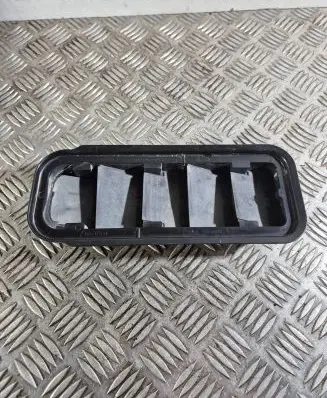 Volvo XC40 Quarter panel pressure vent 31449325