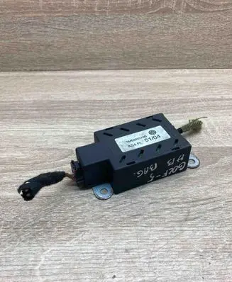 Volkswagen Golf VI Aerial antenna amplifier 5M0035570B