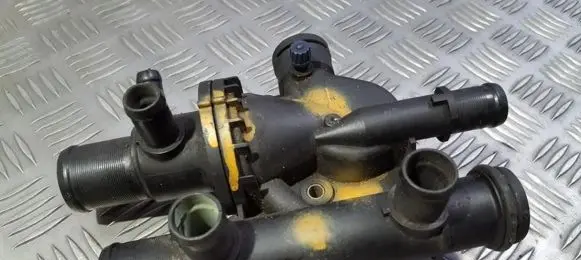 Opel Movano A Engine coolant pipe/hose 8200021008