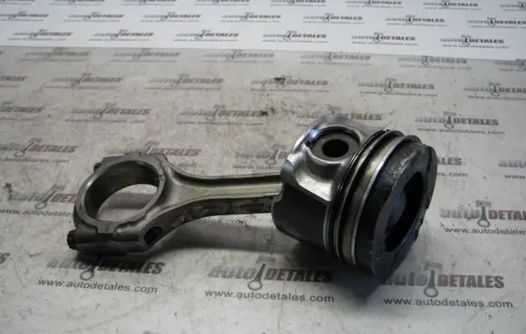 Toyota Avensis T250 Piston with connecting rod