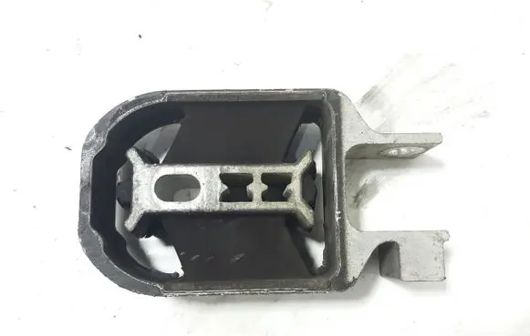 Volvo V40 Engine mount bracket 31359652