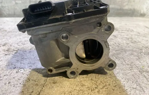 Dacia Sandero Throttle valve 8200568712B 01002
