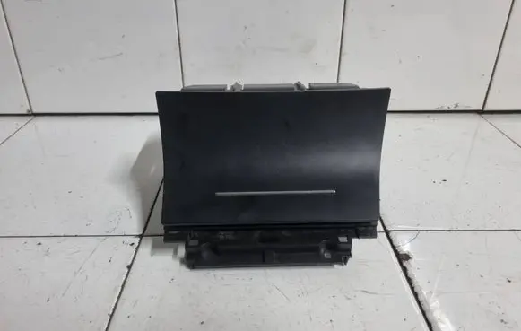 Skoda Octavia Mk2 (1Z) Car ashtray 1Z1863077A 1Z1857962B