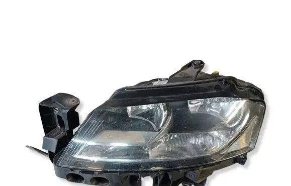 Audi A3 S3 8P Headlight/headlamp mounting bracket 8E0805607