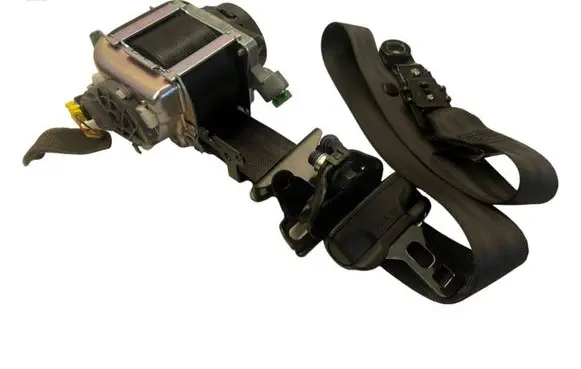 Volvo S60 Front seatbelt 39818843 08072013 624085000