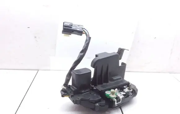 KIA Sorento Front door lock A045777