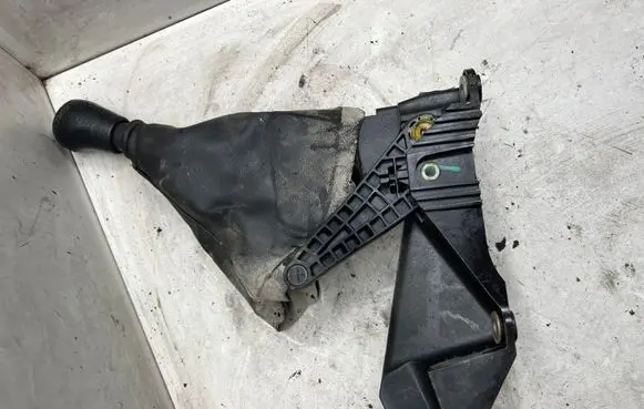 Nissan Qashqai+2 Gear selector 50105381