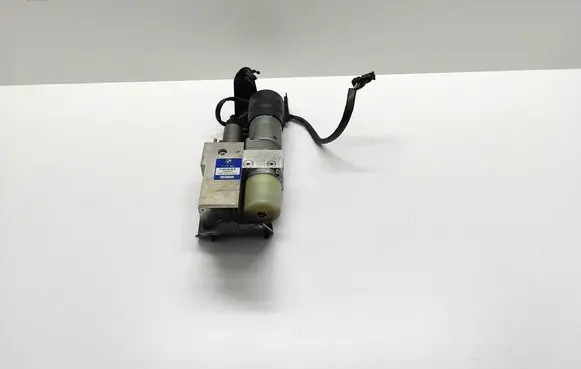 BMW 5 E60 E61 Tailgate hydraulic pump motor 7111867 030668 HB70401002