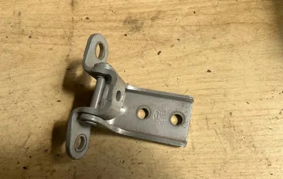 Hyundai Getz Rear door upper hinge