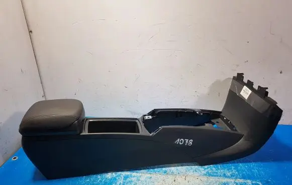 Volvo V50 Center console