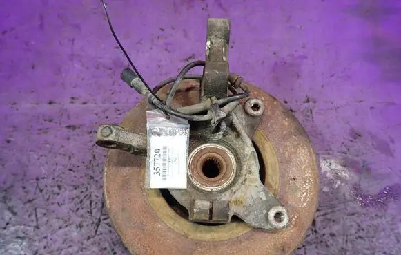 Renault Scenic I Front wheel hub spindle knuckle