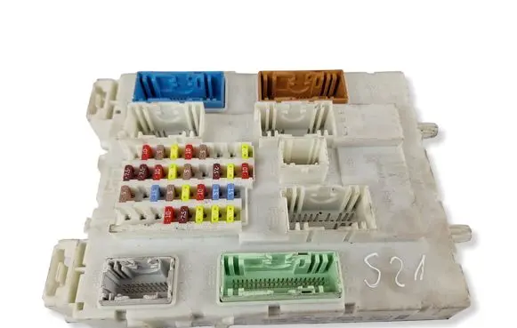 Ford Focus Comfort/convenience module DV6T14A073DL