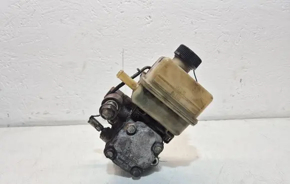 Mazda 5 Power steering pump 