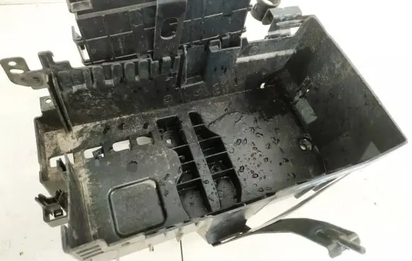 Opel Astra J Battery box tray 13354420