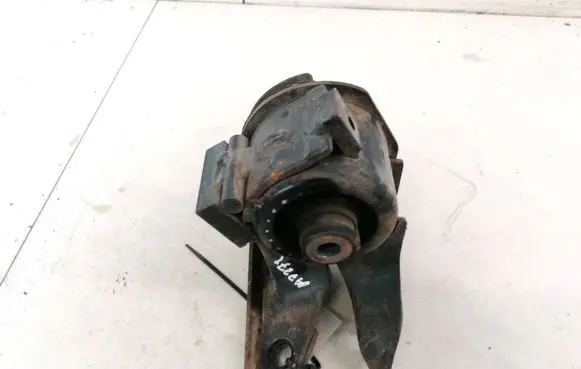 Toyota Yaris Engine mount bracket