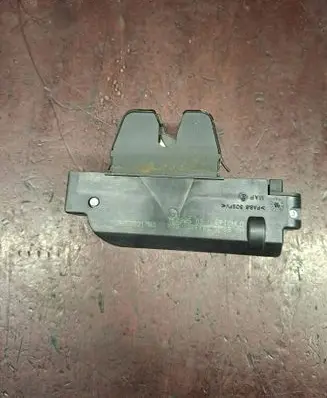 Peugeot 607 Tailgate/trunk/boot lock/catch/latch 9653831780