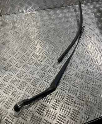 Nissan Qashqai Front wiper blade arm 80017587