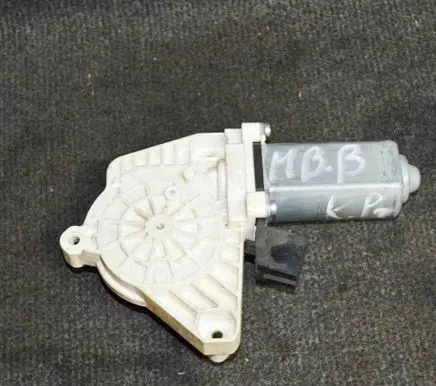 Mercedes-Benz A W169 Front door window regulator motor A1698281842