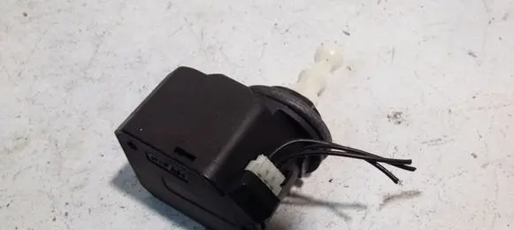 Volkswagen Golf V Headlight level adjustment motor 00883000
